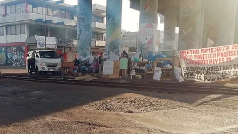 Se cumplen 56 días de bloqueo en las vías de tren por parte de maestros de la CNTE (Foto: cortesía)