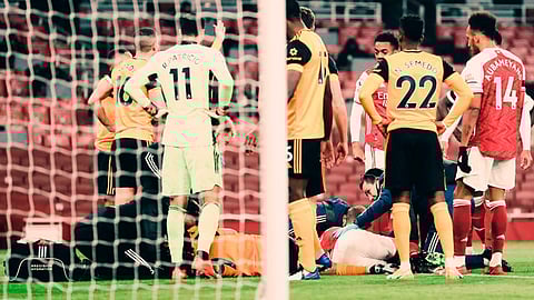 El choque de cabezas fue con David Luiz del Arsenal (Foto: @Wolves)