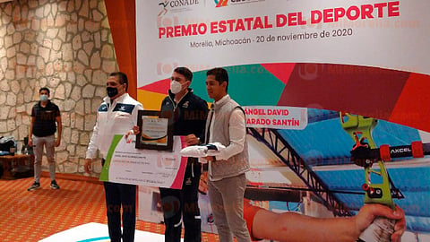 Entregan Premio Estatal del Deporte a arquero michoacano