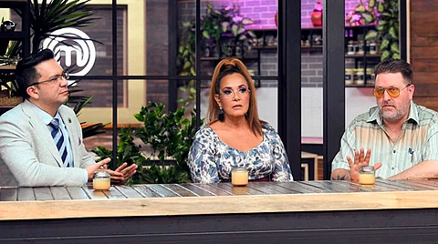 El año pasado la primera edición de MasterChef Celebrity México tuvo a estrellas como Aída Cuevas, Mauricio Islas, Álex Sirvent, Shanik Aspe, Samo y el “Capi” (Foto Facebook: MasterChef Mx)