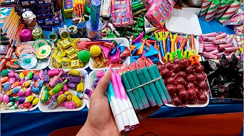 La finalidad es prevenir accidentes por el uso y manejo de fuegos artificiales, particularmente en niñas y niños (Foto Archivo)