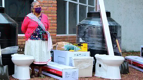 El kit consiste en un calentador solar, un baño, un tinaco, así como complementos y herramientas (Foto: cortesía)