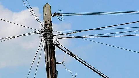 La problemática genera que se apaguen tramos completos en cuestión de la luminaria (Foto: obras.expansion.mx)