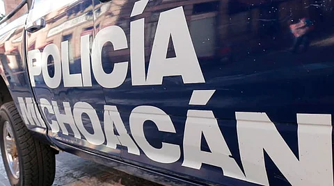 Los manifestantes obstaculizaron la vía de comunicación terrestre con piedras (Foto: Secretaría de Seguridad Pública de Michoacán)
