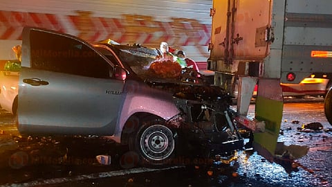 Michoacán: Aparatoso accidente deja a un joven comerciante prensado