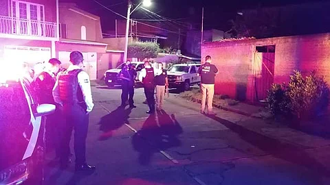 Vecinos de la calle José Guadalupe Salto de la colonia Indeco La Huerta, detectaron un olor fétido que emanaba del domicilio (Foto: RED-113)