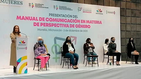 Julieta López Bautista comentó que el manual refuerza uno de los proyectos más importantes del área de comunicación interna, el observatorio de medios (Foto: Aned Ayala)
