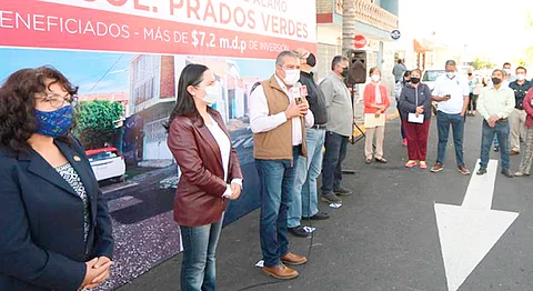 El alcalde expresó ante vecinos que en su administración se ha brindado atención equitativa a las colonias para sacarlas del olvido en el que se encontraban (Foto Cortesía)