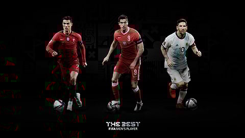 En la categoría femenil se encuentran Lucy Bronze, Pernille Harder y Wendie Renard Foto: TW/ @FIFAcom)