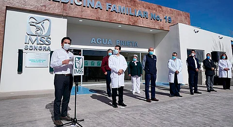 El director general, Zoé Robledo, destacó que en 44 años no se había realizado una obra del IMSS en Agua Prieta (Foto Cortesía)