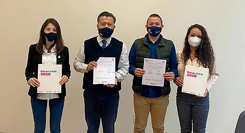La firma de convenio surge como respuesta a la iniciativa del Instituto de la Juventud Michoacana para ofrecer descuentos a jóvenes que deseen estudiar una licenciatura o posgrado en una universidad privada (Foto Cortesía)