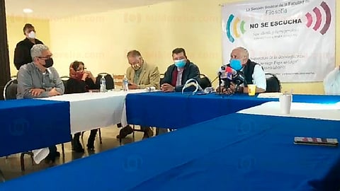 Eduardo Tena Flores, externó que no dejarán las manifestaciones en contra de la retención de sueldos, bonos y aguinaldo (Foto: Aned Ayala)