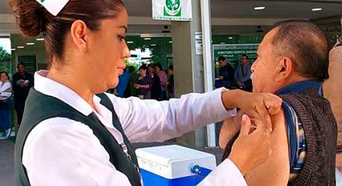 Se lleva un avance del 52.7% en la aplicación de estas inmunizaciones, lo que equivale a 7.6 millones de las 14.4 que el IMSS tiene como meta suministrar antes del 31 de diciembre (Foto Cortesía)