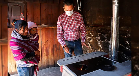 En total se han entregado 233 estufas ecológicas en el municipio de Charapan y en comunidades como Angahuan, San Lorenzo, Corupo y en la zona urbana de Uruapan (Foto Cortesía)