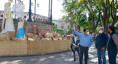 Raúl Morón les expuso su admiración por su detallado trabajo y a nombre de toda la ciudadanía (Foto Cortesía)