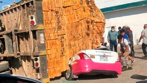 Automovilistas solicitaron ayuda al número de emergencias 911 al ver lo ocurrido (Foto: RED 113)