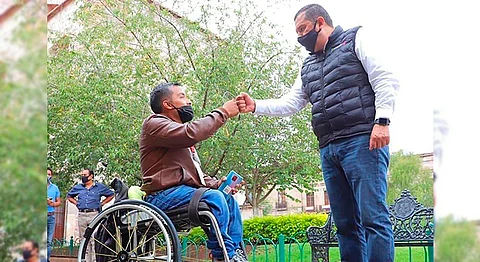 Desde la agrupación Mano a Mano, se ha hecho entrega de diversos apoyos para beneficio de la población que padece alguna discapacidad (Foto Cortesía)