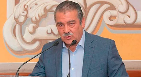 La encuesta registró una ventaja del alcalde de Morelia, por siete puntos porcentuales, sobre el senador Cristobal Arias (Foto: FB/Raul Morón Orozco)