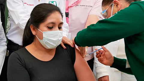 La enfermera general Ariana Lizeth Gaona Guillén, quien se convirtió en la primera en recibir la vacuna contra Covid-19 en Michoacán (Foto: Cortesía)