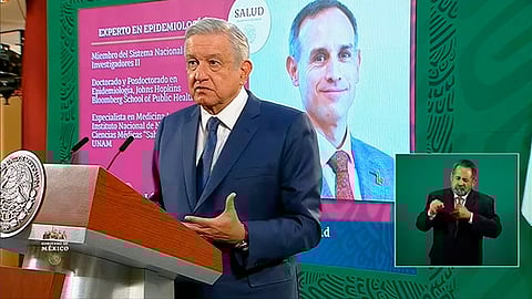 AMLO dijo que no hay funcionario en el mundo como López-Gatell (Foto: captura/Gobierno de México)