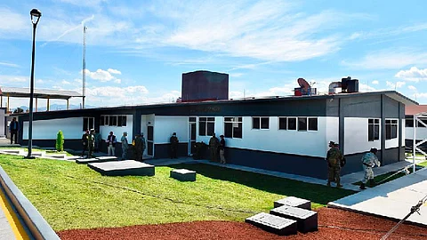 El titular de la Defensa comentó que hasta se cuentan con 22 cuarteles construidos en la entidad (Foto: cortesía)