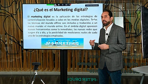 Rafael Olivos Fuentes, cofundador del programa digital Afiliaters 5K, expuso la conferencia virtual “Lleva tu negocio al mundo online y vende más con el marketing digital" (Foto Cortesía)