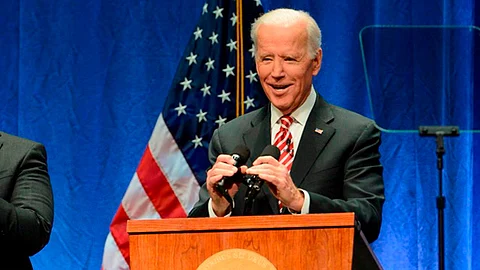 Biden firmó un total de 17 decretos y proclamaciones destinadas a deshacer muchas de las medidas que tomó su predecesor (Foto: @JoeBiden)