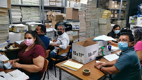 La entrega de cheques inició la tarde de este jueves para su distribución al interior del estado (Foto Twitter: @HectorAyala84)