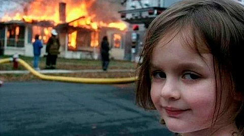 La niña se hizo viral y actualmente sigue recreando la escena cada vez que puede (Foto: Facebook)