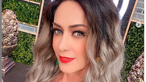 En la instantánea se le aprecia a Anette Michel con unos rayos en el cabello y un look más juvenil de los años 90 (Foto Instagram: anettemicheltv)