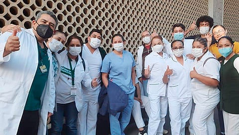 Se informó que se encuentra estable de salud médica vacunada contra Covid-19 que presentó supuesta reacción alérgica (Foto facebook IMSS)