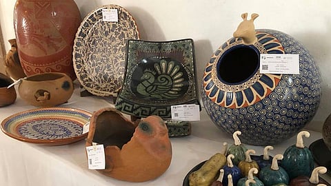 Eb la Casa de las Artesanías se tiene un stock de 15 mil piezas artesanales de alrededor de mil artífices de la entidad (Foto Facebook: Instituto del Artesano Michoacano)