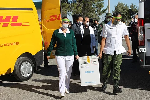 El titular de la Oficina de Representación del IMSS en el estado, informó que se ha avanzado en las acciones de inoculación estrictamente al personal de salud (Foto Cortesía)