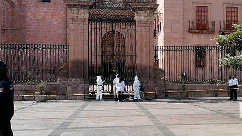 Muere hombre de la tercera edad afuera de catedral de Morelia