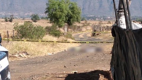 Personal de la Policía Michoacán recibió una denuncia ciudadana que alertó sobre los cuerpos (Foto: Red 113)