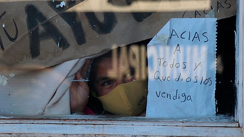 En la ventana de la casa había un letrero con la leyenda “Necesito tu ayuda” (Foto: Ayuntamiento de Chignahuapan)