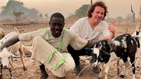 Luisito dijo que estaban dando apoyo a las personas nativas del lugar (Foto IG: Luisito Comunica)