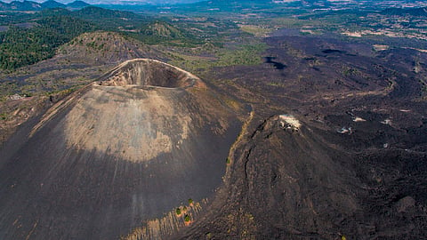 Paricutín, el volcán que emergió entre el maizal y destruyó 2 pueblos