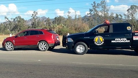 Asegura División Estatal de Caminos a dos con arma y cartuchos útiles