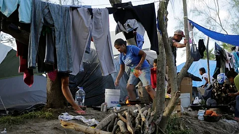 El grupo de migrantes llevaba meses varado en la frontera norte del país viviendo en un campamento en Matamoros (Foto Twitter: matamoros.gob.mx)