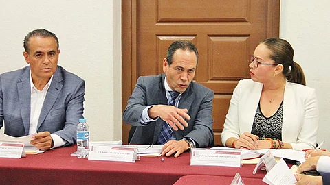 La denuncia es por presuntas omisiones en la fiscalización de un crédito por mil 340 millones de pesos contratado en el año 2013 (Foto: FB/CongresoMich)
