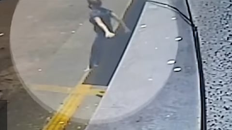 Mujer salta desde un edificio para escapar de su agresor sexual