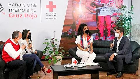 El presidente de la Mesa Directiva, Octavio Ocampo, reconoció la labor humanitaria que desempeña la Cruz Roja Mexicana a nivel nacional y en Michoacán (Foto Cortesía)
