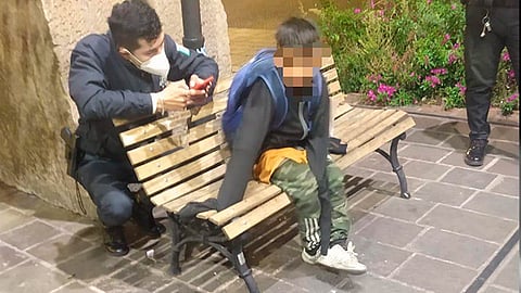 Madre y abuela abandonan a niño en plaza de Morelia; ya lo resguardaron