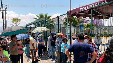 Se te dará un ficha para que esperes tu turno (Foto: Marco Santoyo)