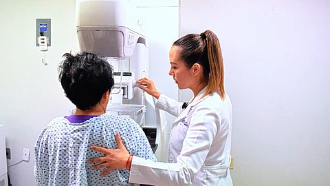 ¿Tienes entre 40 y 69 años? Revisa las sedes para mastografía gratis