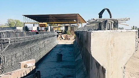 Avanza construcción de columnas del puente de Avenida Siervo de la Nación 