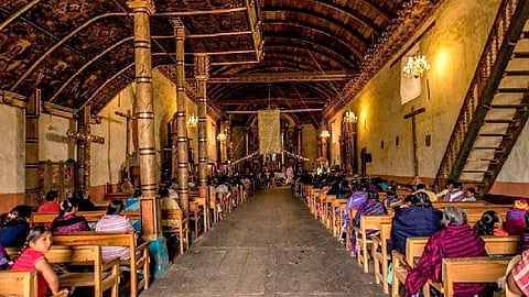 Imágenes religiosas y antiquísimos retablos
se quemaron (Foto: Red 113)
