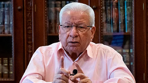 El objetivo no es proponer soluciones a las crisis sino, alertar a las clases dominantes. puntualizó Aquiles Córdova (Foto: cortesía)