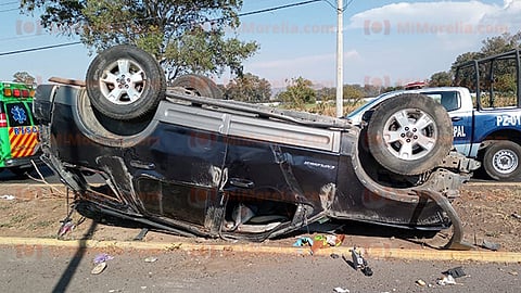 El aparatoso accidente ocurrió la tarde de este lunes, en la carretera Zamora-La Barca (Foto: Red 113)